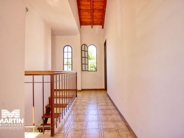 Casa en venta apta crédito. 5 amb con jardín y jardín de invierno en Olivos
