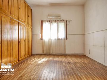 Casa en venta apta crédito. 5 amb con jardín y jardín de invierno en Olivos