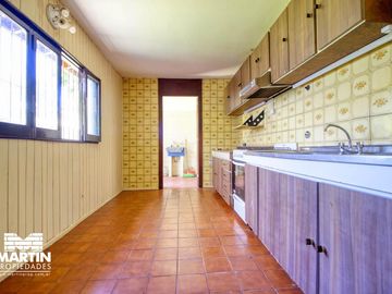 Casa en venta apta crédito. 5 amb con jardín y jardín de invierno en Olivos