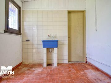 Casa en venta apta crédito. 5 amb con jardín y jardín de invierno en Olivos