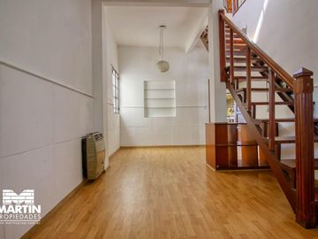 Casa en venta apta crédito. 5 amb con jardín y jardín de invierno en Olivos