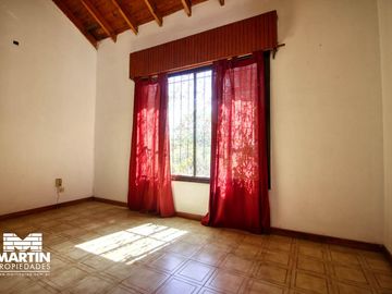 Casa en venta apta crédito. 5 amb con jardín y jardín de invierno en Olivos