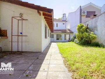 Casa en venta apta crédito. 5 amb con jardín y jardín de invierno en Olivos