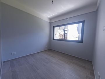 Depto 3 ambientes con amplio jardín (Santo Tome 4400)