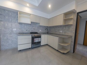 Depto 3 ambientes con amplio jardín (Santo Tome 4400)