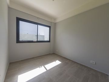 Depto 3 ambientes con amplio jardín (Santo Tome 4400)