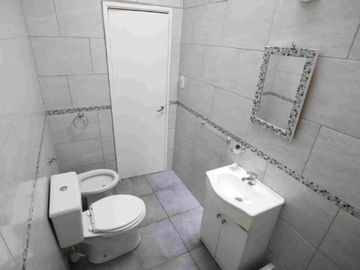 Departamento tipo ph de dos ambientes  con patio y terraza a la venta en Wilde