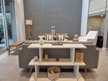 Moderna casa al Lago en Venta en Los Castaños - Nordelta