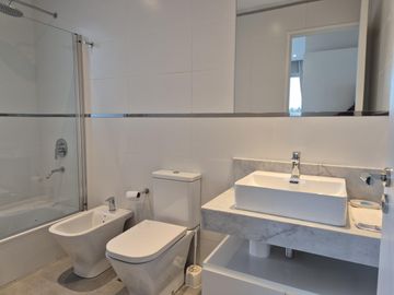 Moderna casa al Lago en Venta en Los Castaños - Nordelta
