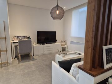 Moderna casa al Lago en Venta en Los Castaños - Nordelta