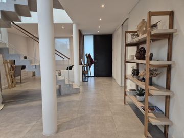 Moderna casa al Lago en Venta en Los Castaños - Nordelta