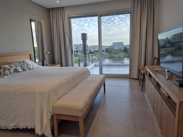Moderna casa al Lago en Venta en Los Castaños - Nordelta