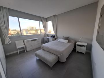 Moderna casa al Lago en Venta en Los Castaños - Nordelta