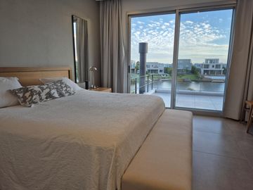 Moderna casa al Lago en Venta en Los Castaños - Nordelta