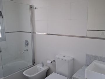 Moderna casa al Lago en Venta en Los Castaños - Nordelta