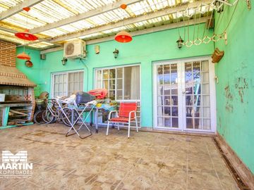Casa en venta en Martinez 3 dormitorios /1 suite, jardín y cochera. Cerca Plaza.