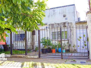 Casa en venta en Martinez 3 dormitorios /1 suite, jardín y cochera. Cerca Plaza.