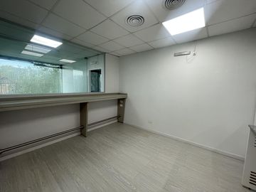 Oficina en alquiler a metros de Unicenter