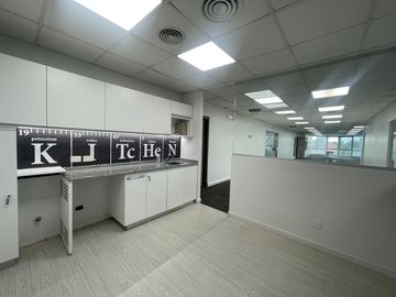 Oficina en alquiler a metros de Unicenter