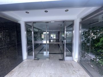 Oficina en alquiler a metros de Unicenter