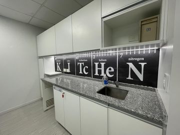 Oficina en alquiler a metros de Unicenter
