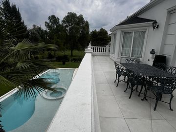 Magnifica propiedad en doble lote Saint Thomas Este-Oeste