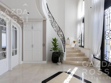 Magnifica propiedad en doble lote Saint Thomas Este-Oeste