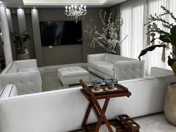 Magnifica propiedad en doble lote Saint Thomas Este-Oeste