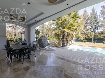 Magnifica propiedad en doble lote Saint Thomas Este-Oeste
