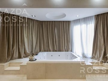 Magnifica propiedad en doble lote Saint Thomas Este-Oeste