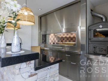 Magnifica propiedad en doble lote Saint Thomas Este-Oeste