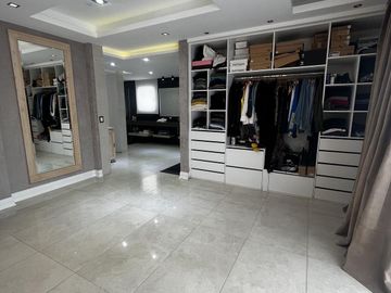 Magnifica propiedad en doble lote Saint Thomas Este-Oeste