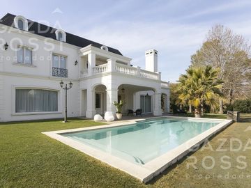 Magnifica propiedad en doble lote Saint Thomas Este-Oeste