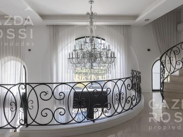 Magnifica propiedad en doble lote Saint Thomas Este-Oeste