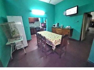 ¡Casa de cuatro ambientes en Planta alta + Local comercial y vivienda c/ Garage en Venta!