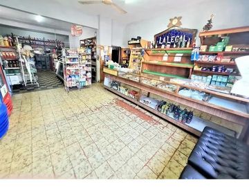 ¡Casa de cuatro ambientes en Planta alta + Local comercial y vivienda c/ Garage en Venta!