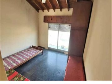 ¡Casa de cuatro ambientes en Planta alta + Local comercial y vivienda c/ Garage en Venta!