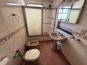 RECOLETA piso 3 ambientes con dependencia, piso alto, 205 m2-  A RECICLAR