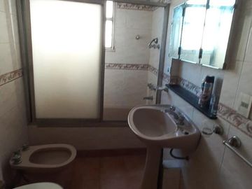 RECOLETA piso 3 ambientes con dependencia, piso alto, 205 m2-  A RECICLAR