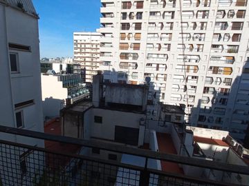 RECOLETA piso 3 ambientes con dependencia, piso alto, 205 m2-  A RECICLAR