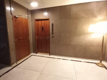 RECOLETA piso 3 ambientes con dependencia, piso alto, 205 m2-  A RECICLAR