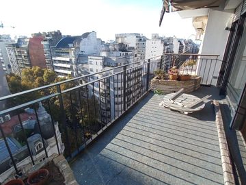 RECOLETA piso 3 ambientes con dependencia, piso alto, 205 m2-  A RECICLAR