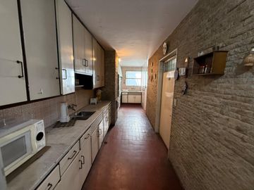 RECOLETA piso 3 ambientes con dependencia, piso alto, 205 m2-  A RECICLAR