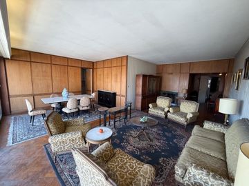 RECOLETA piso 3 ambientes con dependencia, piso alto, 205 m2-  A RECICLAR