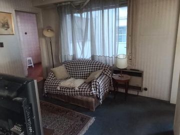 RECOLETA piso 3 ambientes con dependencia, piso alto, 205 m2-  A RECICLAR