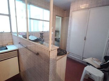RECOLETA piso 3 ambientes con dependencia, piso alto, 205 m2-  A RECICLAR
