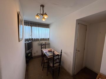 RECOLETA piso 3 ambientes con dependencia, piso alto, 205 m2-  A RECICLAR