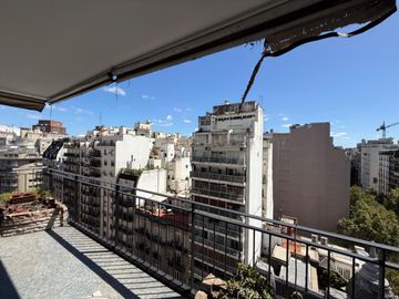 RECOLETA piso 3 ambientes con dependencia, piso alto, 205 m2-  A RECICLAR