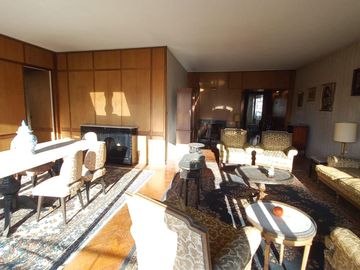 RECOLETA piso 3 ambientes con dependencia, piso alto, 205 m2-  A RECICLAR