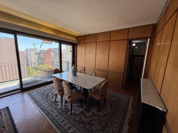 RECOLETA piso 3 ambientes con dependencia, piso alto, 205 m2-  A RECICLAR